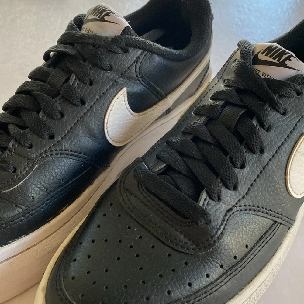 NIKE Court Vision Alta Women’s Black Leather Sneakers DM0113-002 Size 8.5